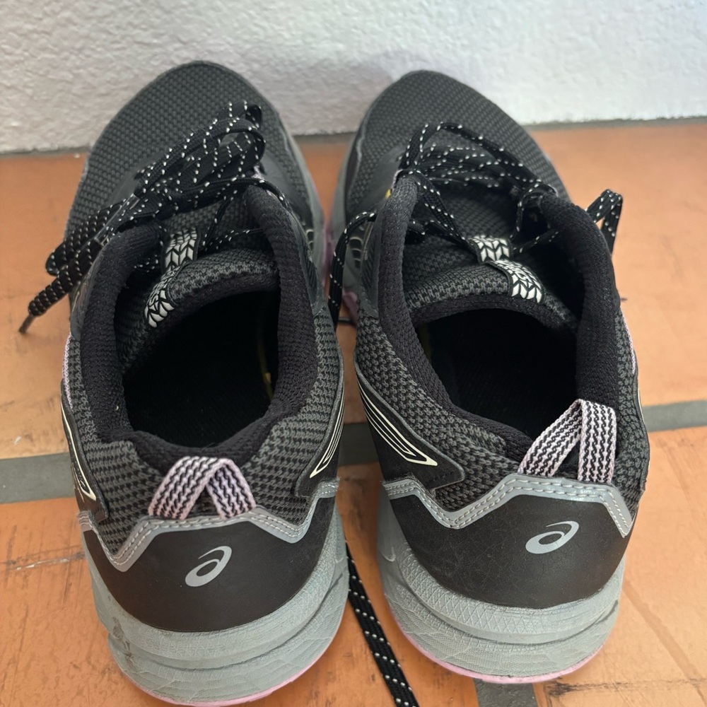 ASICS gels women’s 8.5 black and purple accent sneakers - Picture 3 of 5